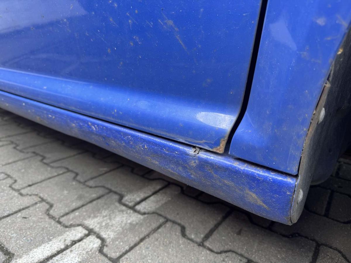 VW Golf 4 original T&uuml;r vorn rechts LA5C Surfblau 5-T&uuml;rer Rohbau Bj.2001